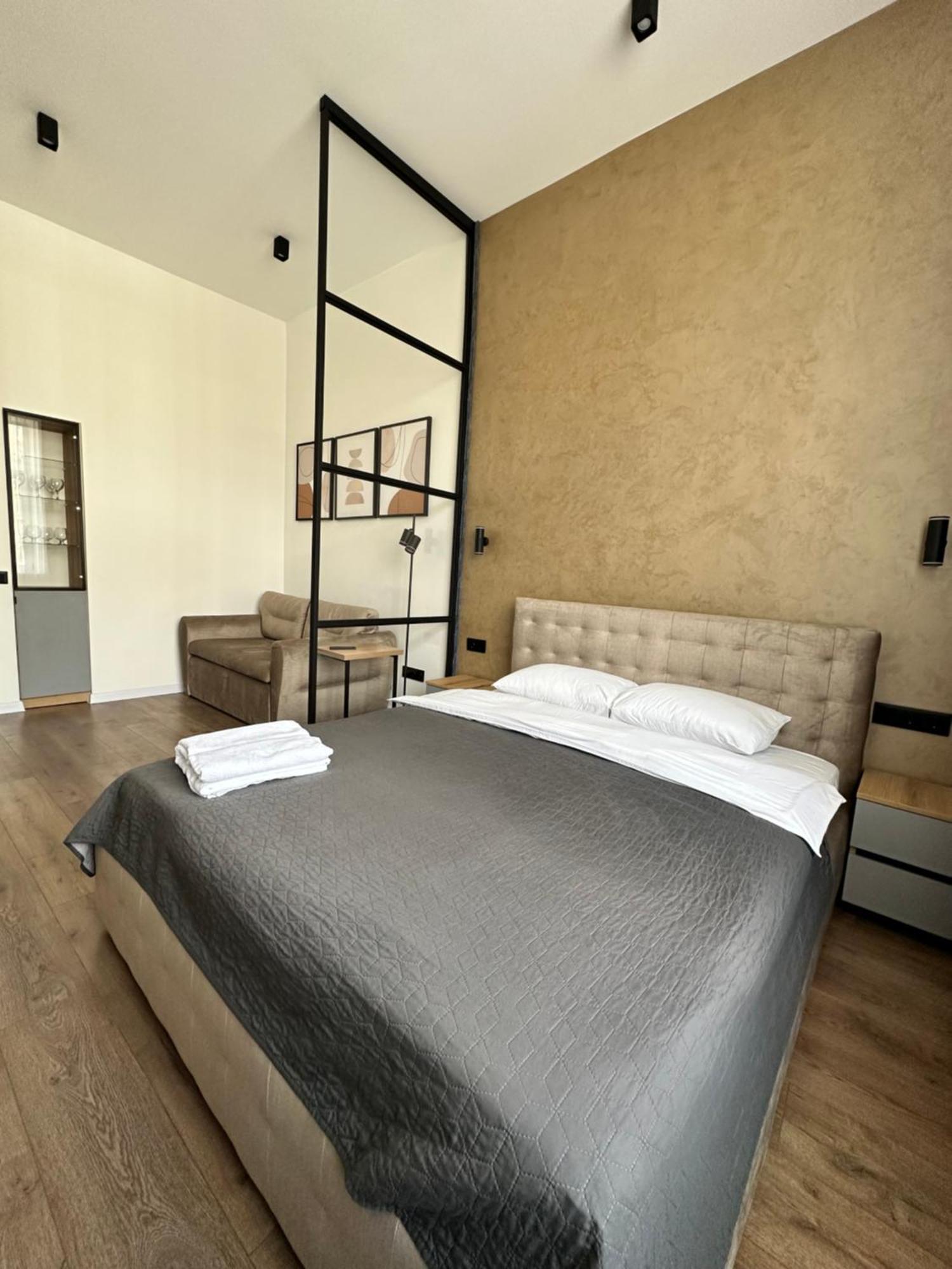 Romantic Apartments - In The Center Of Lviv , King-Size Bed Eksteriør bilde