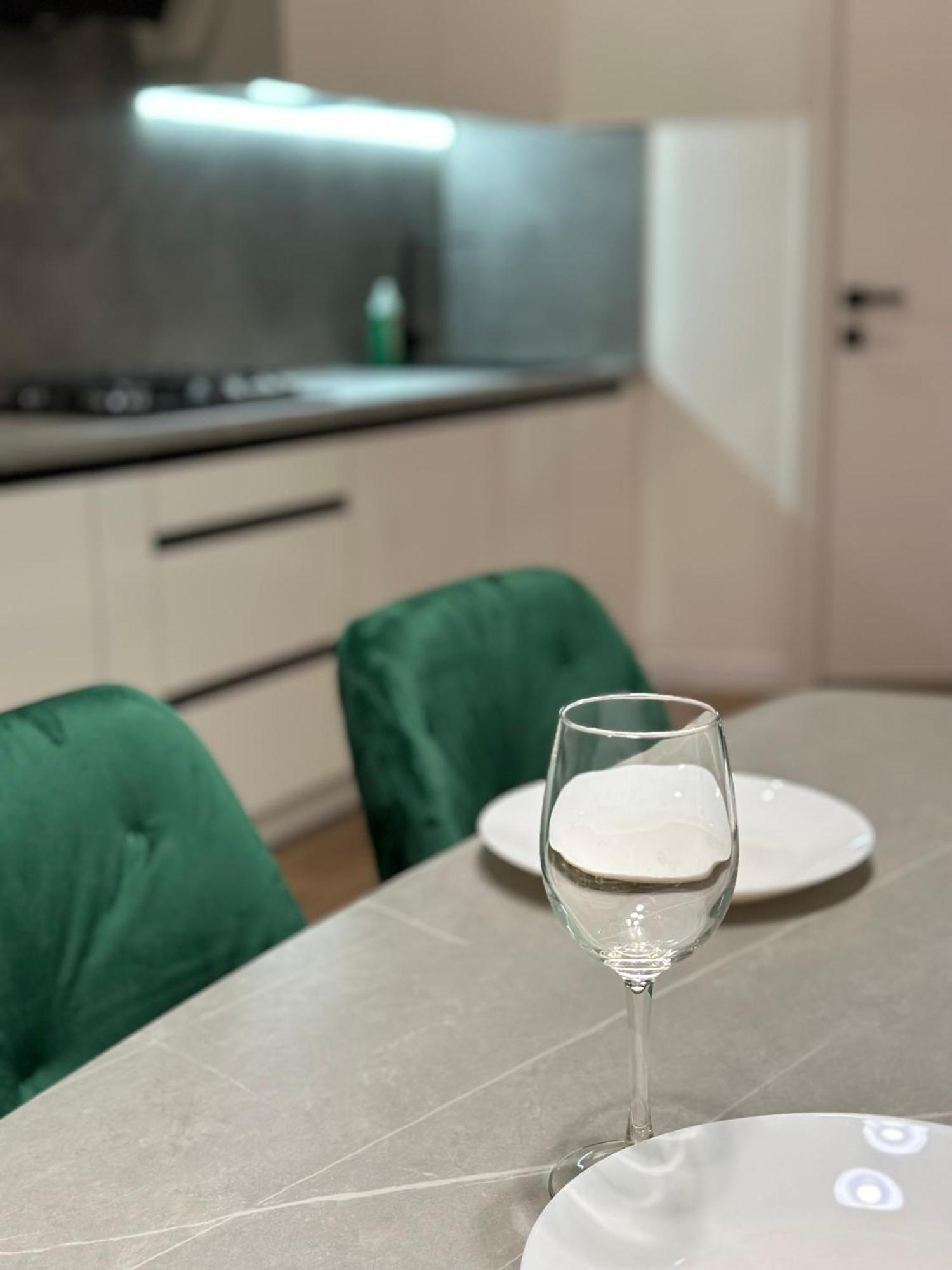 Romantic Apartments - In The Center Of Lviv , King-Size Bed Eksteriør bilde